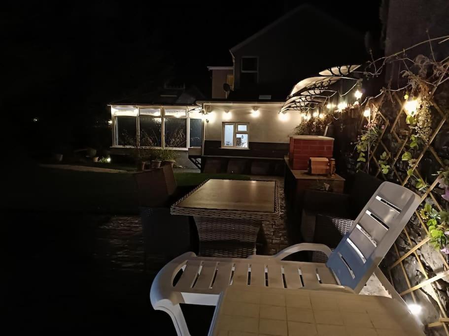 Big Fireplace Aga Hot Tub Wet Room Barn Garage Llanelli Exterior photo